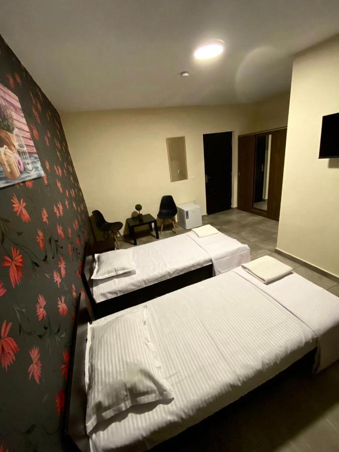 Vila Amalia Muntii Macinului Luaran gambar